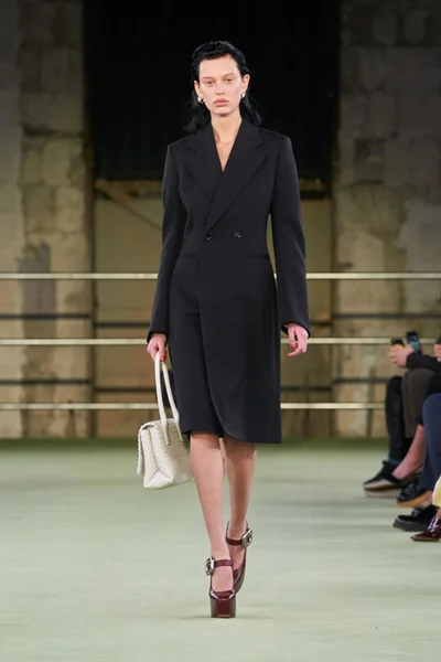 Look 17